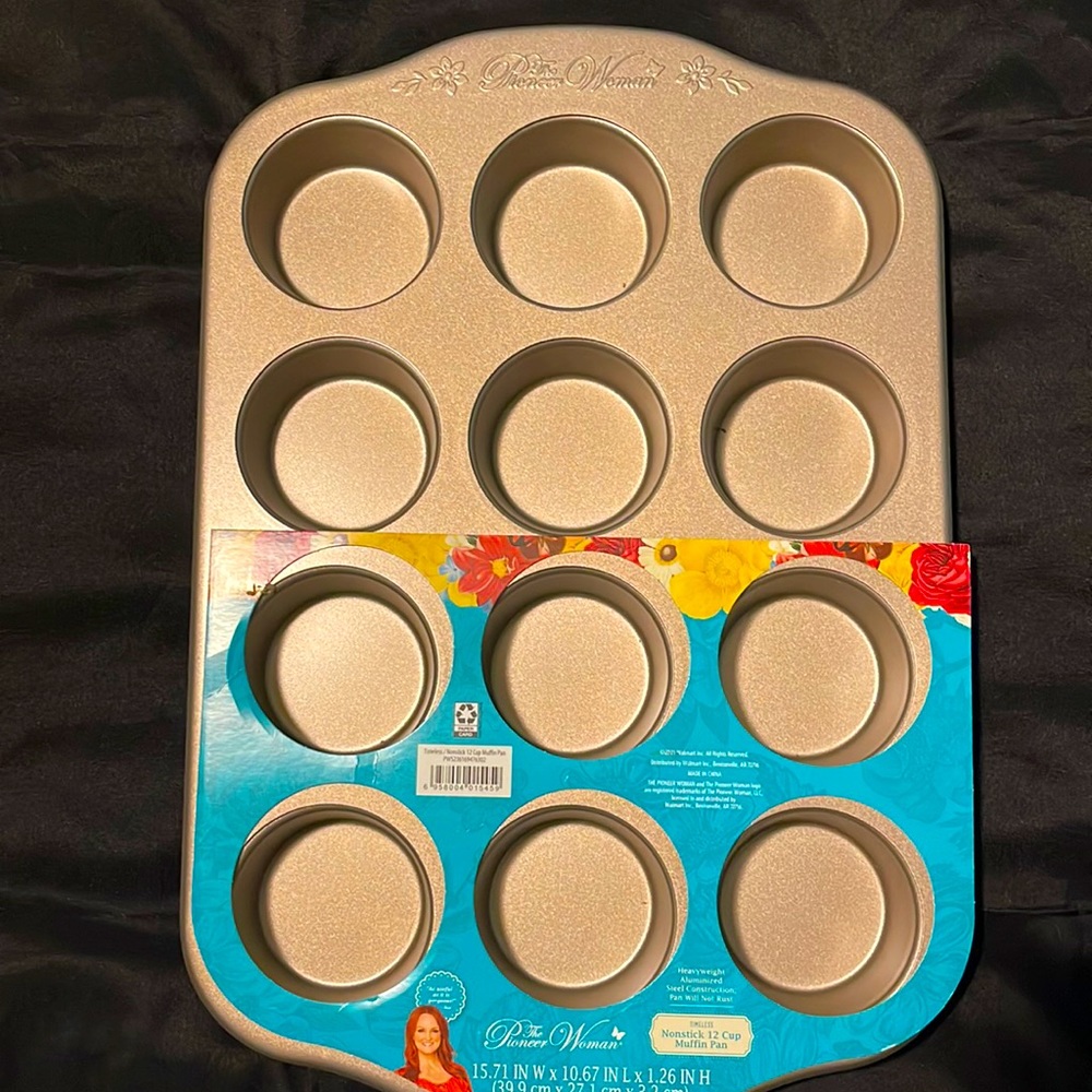 Pioneer woman muffin pan